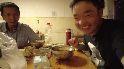 云南小伙吃瓜视频全集,一场接地气的美食盛宴